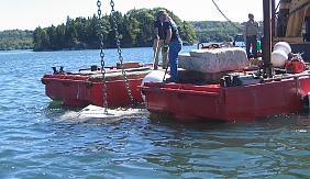 The heavy ground chain links directly to the hitch rod.  No shackle required.